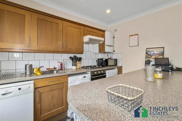 2 Bedroom Flat To Rent In Eversleigh Road, Finchley Central, N3