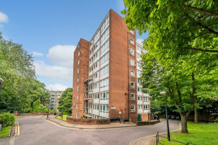 2 Bedroom Flat For Sale In College Road, Crystal Palace, SE19