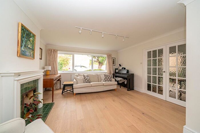 4 Bedroom Detached House For Sale In The Dell, St. Albans, AL1