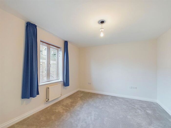 5 Bedroom Semi-detached House To Rent In Waterside Drive, Mounsorrel, LE12