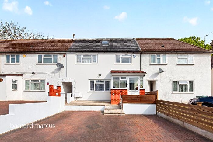 4 Bedroom Terraced House For Sale In Ingleway, London, N12