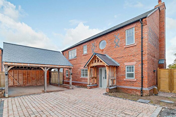 4 Bedroom Detached House For Sale In Belgrave Garden Mews, Pulford, Chester, CH4