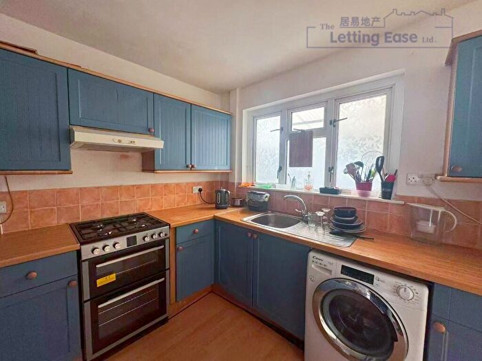 3 Bedroom End Of Terrace House To Rent In Weymouth Road, Bristol, BS3