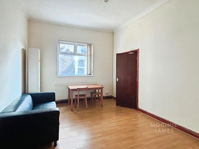 1 Bedroom Flat To Rent In Richmond Crescent, Cardiff, CF24