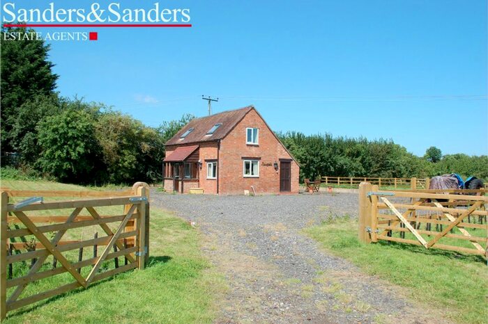 2 Bedroom Detached House For Sale In Stratford Road, Bidford-On-Avon, Alcester, B50