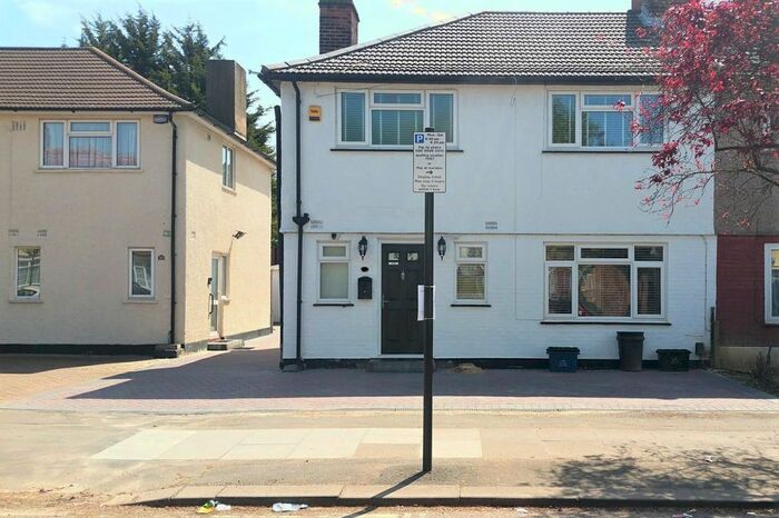 3 Bedroom Semi-Detached House To Rent In Gaysham Avenue, Gants Hill IG2