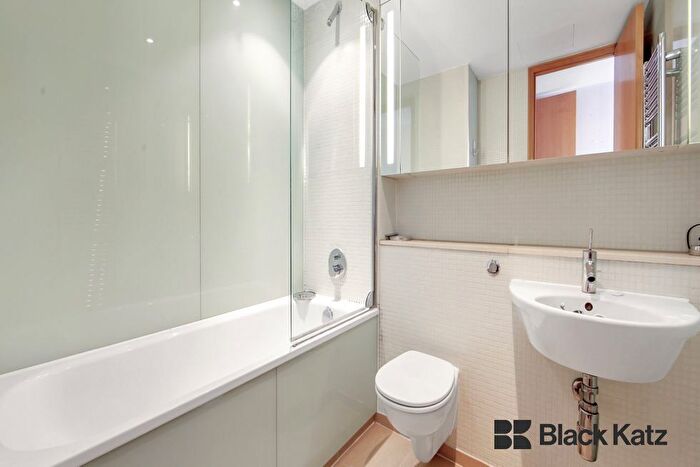 1 Bedroom Flat To Rent In Tea Trade Wharf, Shad Thames., SE1