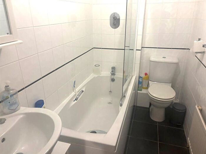 2 Bedroom Flat For Sale In Kings Road West, Swanage, BH19