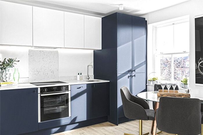 2 Bedroom Flat To Rent In Mitcham Lane, London, SW16