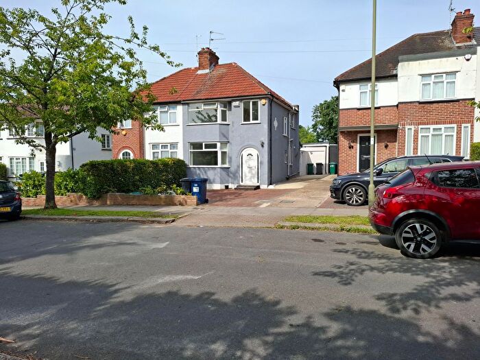 4 Bedroom Semi-Detached House For Sale In Mount Grove, Mill Hill, Edgware, HA8