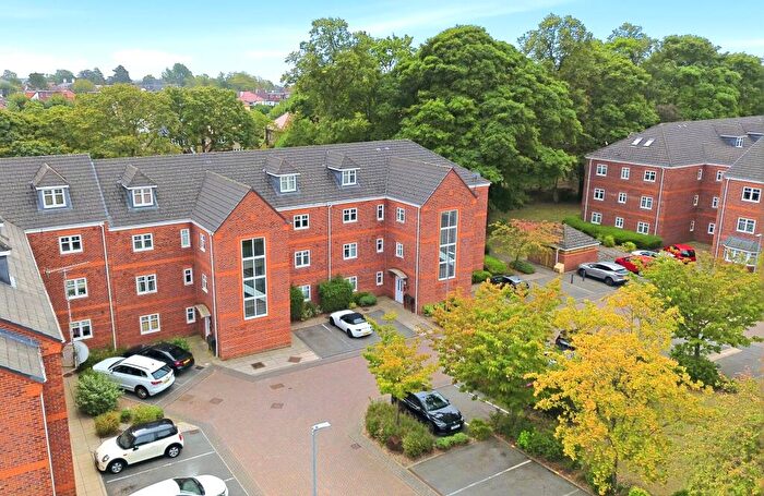 2 Bedroom Flat For Sale In Brackenhurst Drive, Leeds, LS17