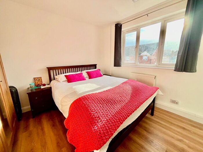 House Of Multiple Occupation To Rent In Board School Road, Woking, Surrey, GU21