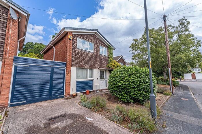 3 Bedroom Link Detached House For Sale In Laburnum Close, Pelsall, Walsall, WS3