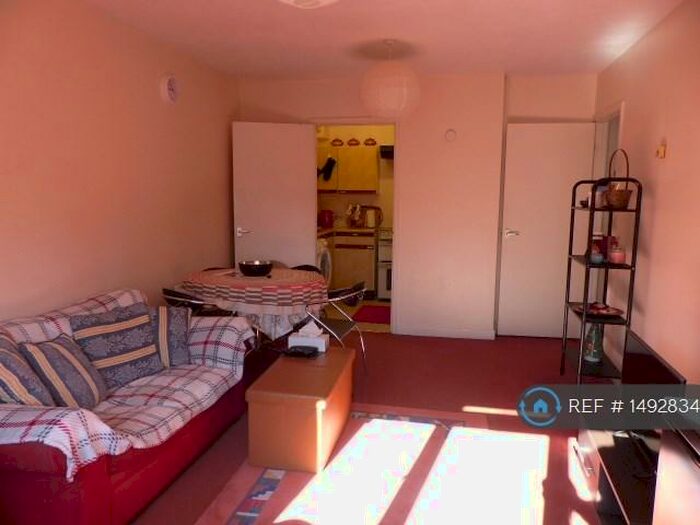 1 Bedroom Flat To Rent In Southgate, Crawley, RH10