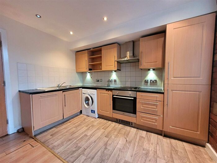 3 Bedroom Flat To Rent In Colonial Buildings, - Sunbridge Road, Bradford, BD1