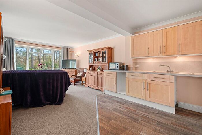 5 Bedroom Detached House For Sale In Broom Acres, Sandhurst, Berkshire, GU47
