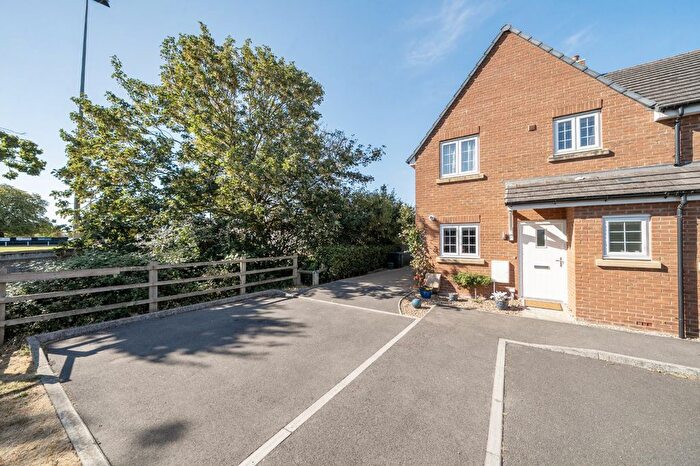 2 Bedroom Semi Detached House For Sale In Queens Crescent, Shrivenham, SN6