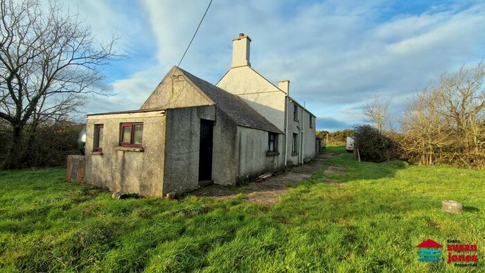 3 Bedroom Detached House For Sale In Rhoshirwaun, Pwllheli, LL53