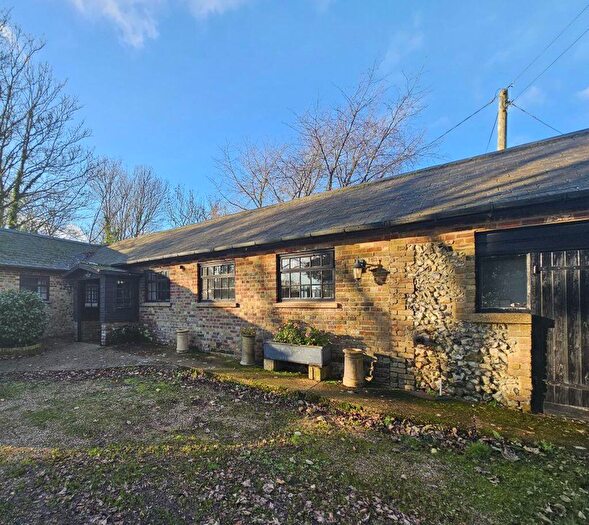 3 Bedroom Cottage To Rent In Meggett Lane, CT15