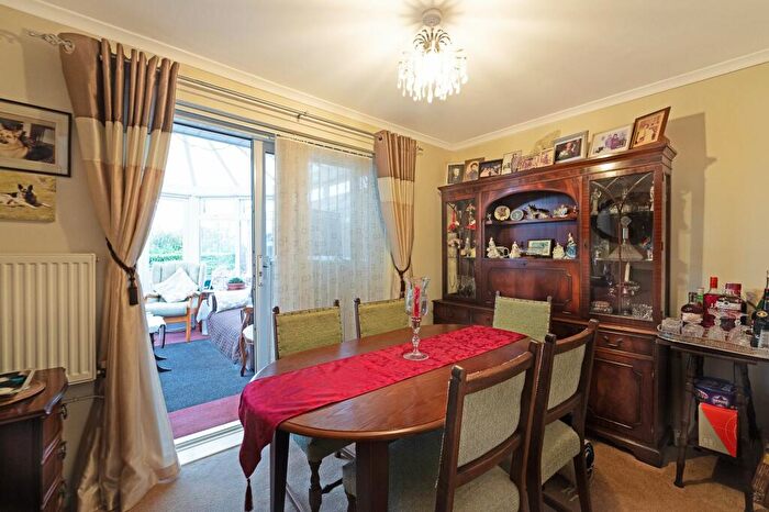 2 Bedroom Semi-Detached Bungalow For Sale In Raewood Avenue, Hawarden, CH5