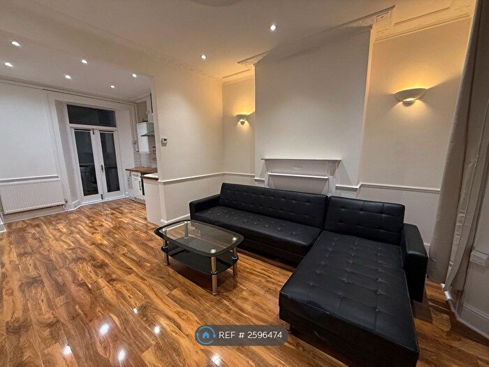 2 Bedroom Flat To Rent In Camberwell New Rd, Oval Camberwell, Elephant Amp; Castle Brixton, Peckham, SE5