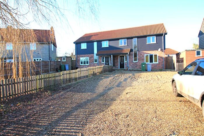 4 Bedroom Semi-Detached House To Rent In Sutton Crescent, Freethorpe, Norfolk, NR13