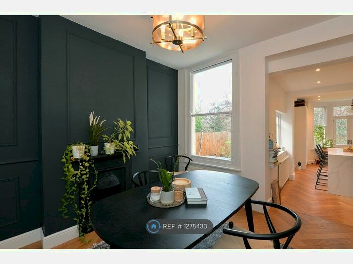 3 Bedroom Terraced House To Rent In London, London N20