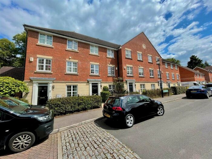 5 Bedroom Semi-Detached House To Rent In Old College Road, Newbury, RG14