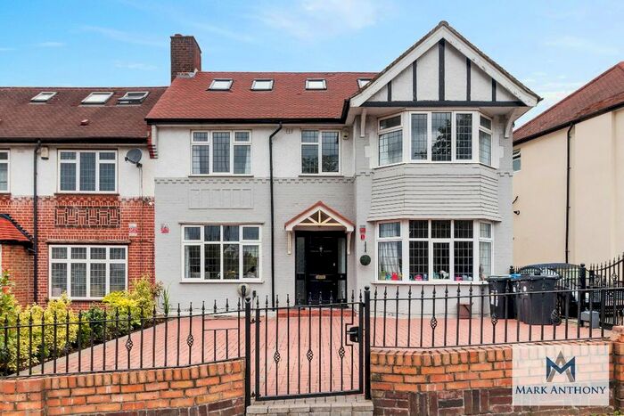 5 Bedroom Semi-Detached House To Rent In Wilmer Way, London, N14