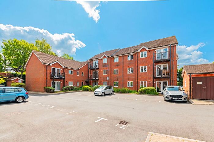 2 Bedroom Flat To Rent In Providence Hill, Bursledon, Southampton, SO31