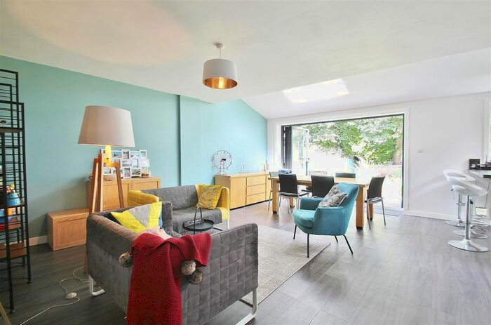 3 Bedroom Property To Rent In Byfield Road, Isleworth, TW7