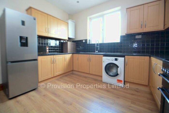 6 Bedroom Terraced House To Rent In Regent Terrace, Hyde Park, Leeds, LS6