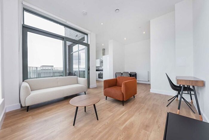 2 Bedroom Flat To Rent In Green Street, London, NW10