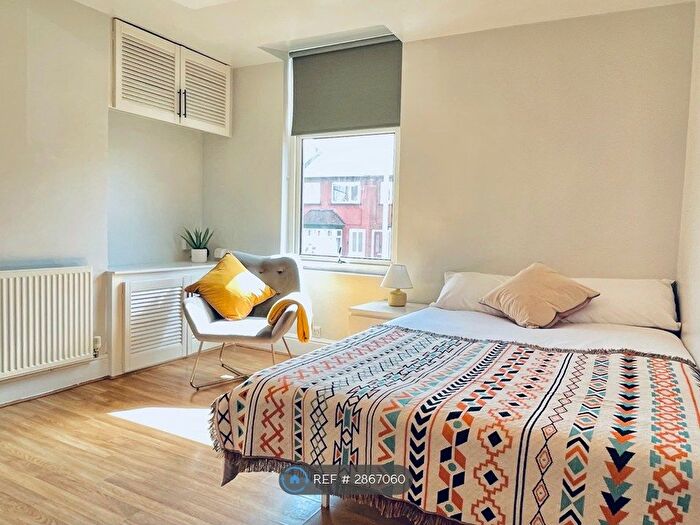 1 Bedroom Flat To Rent In Aston Street, Leeds, LS13