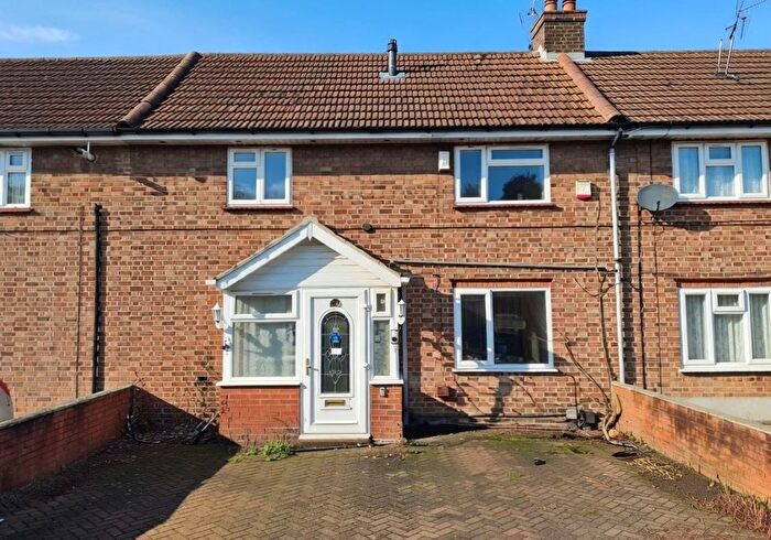 3 Bedroom Terraced House For Sale In North Avenue, Hayes, Middlesex, UB3