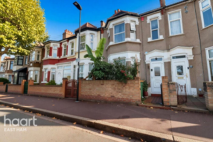 3 Bedroom Terraced House For Sale In Ruskin Avenue, London, E12