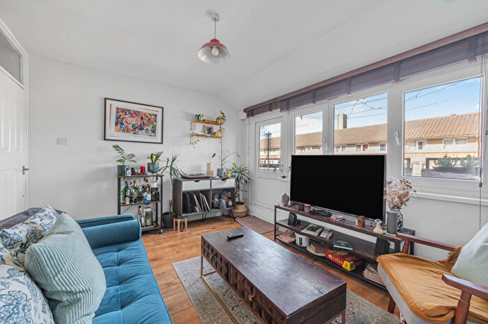 2 Bedroom Flat For Sale In Garnies Close, Peckham, SE15