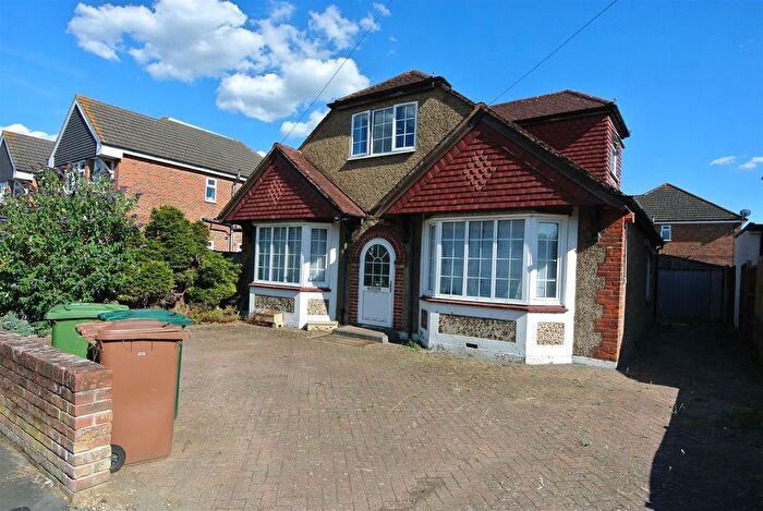 5 Bedroom Detached House To Rent In Kenilworth Road, Ashford, TW15