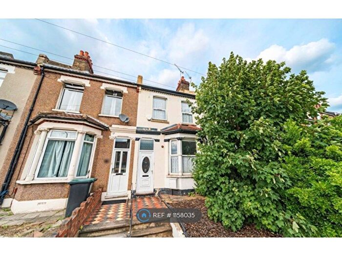 3 Bedroom Terraced House To Rent In Old Road West, Gravesend, DA11