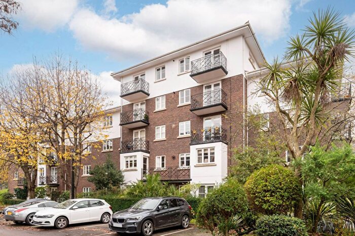 2 Bedroom Flat To Rent In Brompton Park Crescent, West Brompton, London, SW6