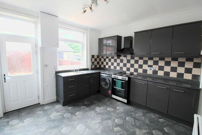 2 Bedroom End Of Terrace House To Rent In New Street, Castleford, WF10