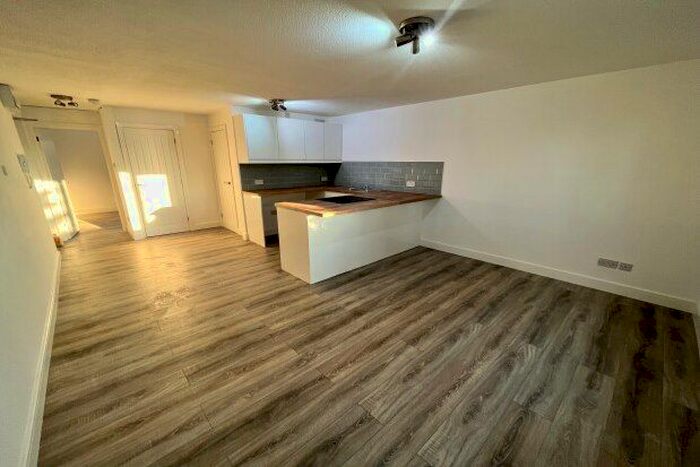 1 Bedroom Flat To Rent In Newport Road, Cardiff, CF24