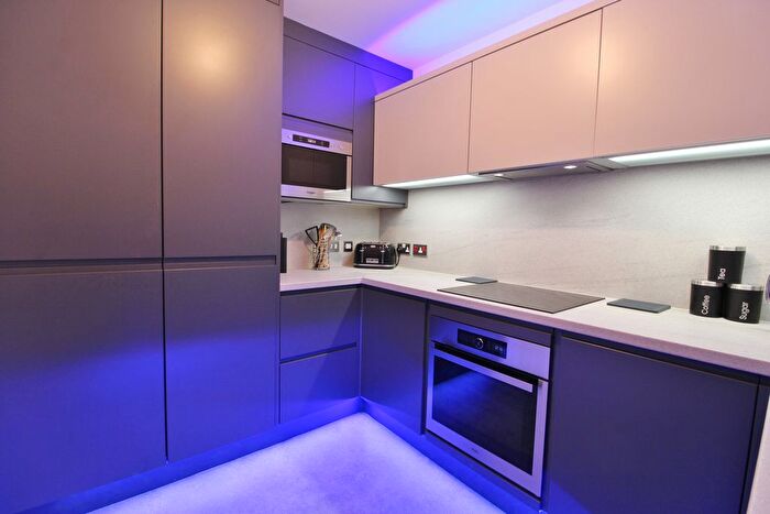 2 Bedroom Flat For Sale In Gisors Road, Southsea, PO4
