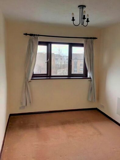 2 Bedroom Flat To Rent In Cricketers Close, Erith, DA8