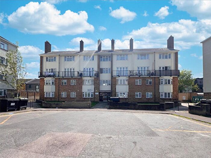 2 Bedroom Flat To Rent In St. Stephens Close, Walthamstow, E17