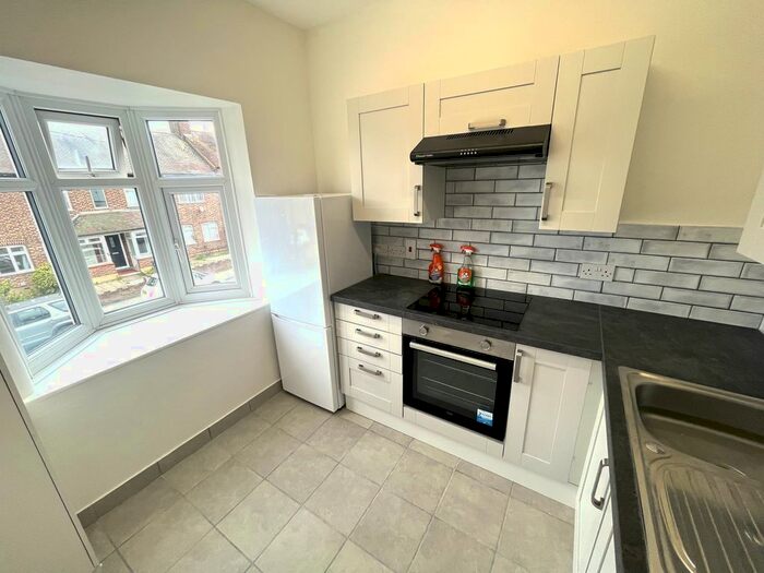 1 Bedroom Flat To Rent In Oak Hill, Woodford Green, IG8