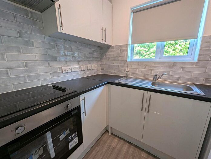 2 Bedroom Maisonette To Rent In Victoria Road, Uxbridge, UB8