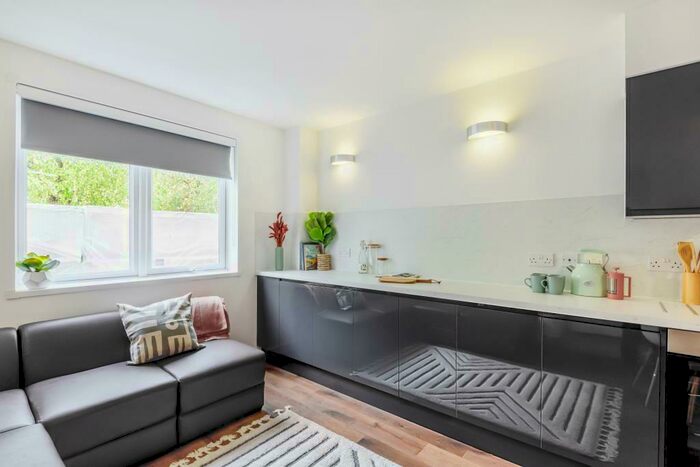 5 Bedroom Apartment To Rent In Horspath Driftway, Headington, OX3