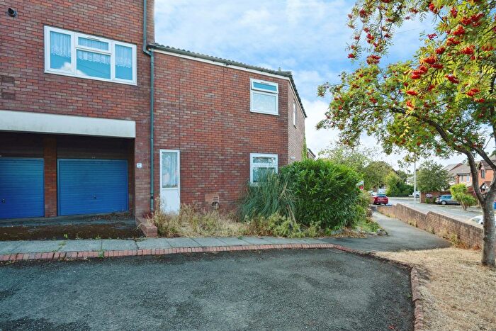 3 Bedroom End Of Terrace House For Sale In Watsons Close, Dudley, DY2