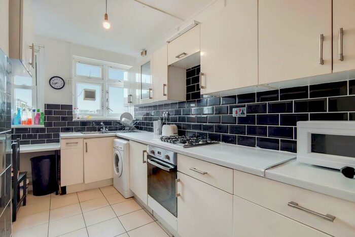 3 Bedroom Flat To Rent In Old Ford Road, , Bethnal Green, London, E2